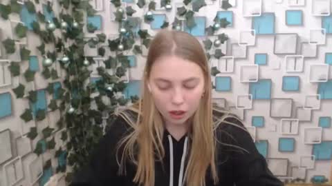 Snapshot of klerkarina chatting on January 6, 8:24 am klerkarina online show from January 6, 8:24 am