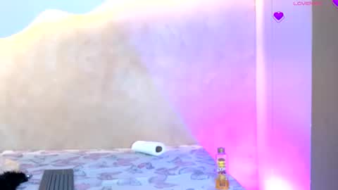 K L O E online show from October 21, 1:05 pm