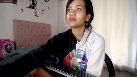 Snapshot of kloy_sech chatting on February 17, 2:28 pm Valen online show from February 17, 2:28 pm