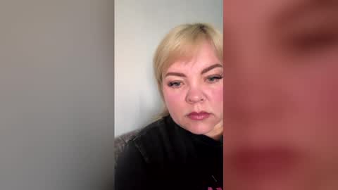 klubnichka2 online show from April 22, 4:14 pm