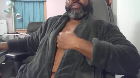 Snapshot of kmart2629 chatting on January 28, 11:17 pm ChubbyBlkKing82 online show from January 28, 11:17 pm