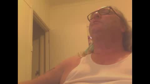 Snapshot of knobout chatting on December 9, 9:06 am knobout online show from December 9, 9:06 am