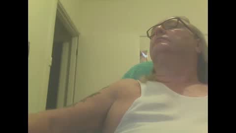 Snapshot of knobout chatting on January 8, 10:26 am knobout online show from January 8, 10:26 am
