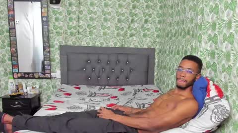 kofi online show from December 3, 11:40 pm