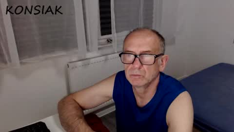 Snapshot of konsiak chatting on September 15, 8:32 pm Komsiak online show from September 15, 8:32 pm