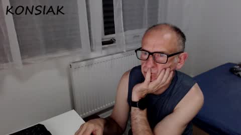 Snapshot of konsiak chatting on September 13, 9:28 pm Komsiak online show from September 13, 9:28 pm