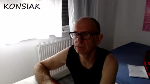 Snapshot of konsiak chatting on October 12, 8:07 am Komsiak online show from October 12, 8:07 am