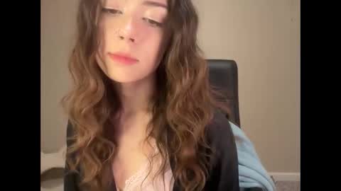 kr3amykay online show from April 6, 4:32 am