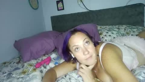 Snapshot of kreamyk420 chatting on October 19, 1:49 pm kreamyk420 online show from October 19, 1:49 pm
