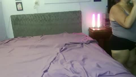 Snapshot of kreamyk420 chatting on October 26, 8:15 am kreamyk420 online show from October 26, 8:15 am