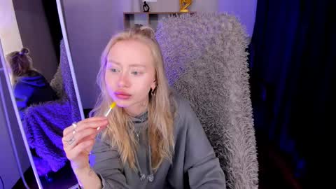 Snapshot of kris_grant chatting on March 5, 10:44 am kris_grant online show from March 5, 10:44 am