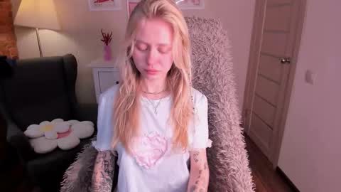 kris_grant online show from October 10, 10:54 am