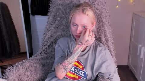 kris_grant online show from November 20, 10:25 am