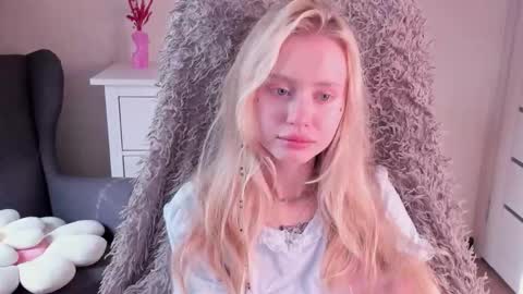 kris_grant online show from October 8, 8:31 am