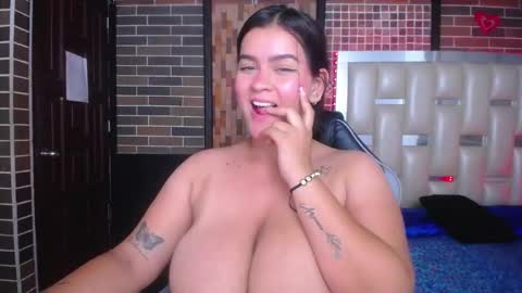 Snapshot of kriss_sweetboobs chatting on February 26, 3:32 pm kriss_sweetboobs online show from February 26, 3:32 pm