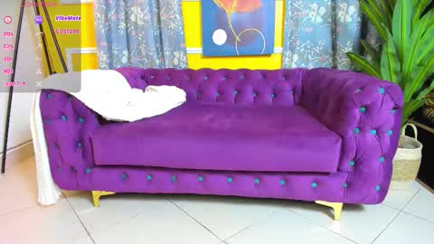 Snapshot of krissy_nile995 chatting on October 19, 8:30 am Thaterotic woman online show from October 19, 8:30 am
