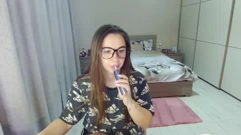 twitter    Annemarye 23 online show from December 17, 6:42 am