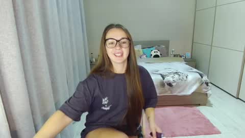 twitter    Annemarye 23 online show from October 15, 4:27 am