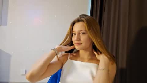 kristandaty online show from February 18, 9:42 am