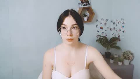 Kristen online show from October 8, 7:25 am