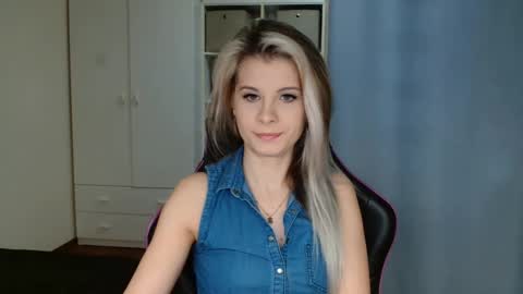 KristineAmore online show from March 19, 7:25 am