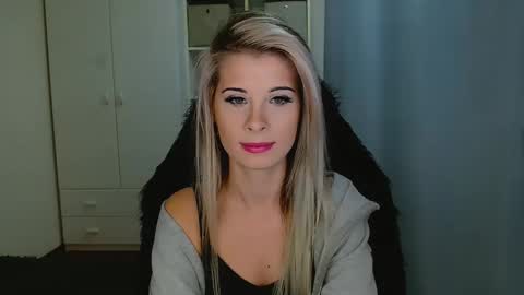 KristineAmore online show from November 17, 3:14 pm