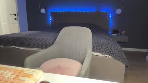 Kristi online show from November 10, 4:26 am