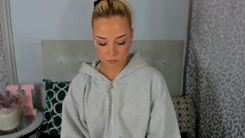 KristyFlowers online show from May 20, 3:40 pm