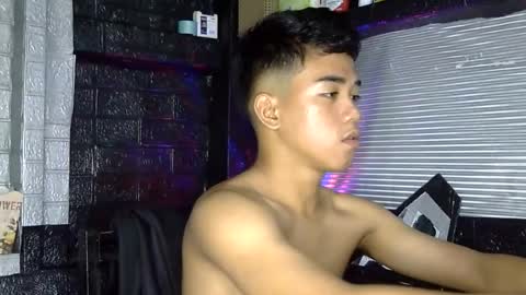 kritthanarkorn online show from March 1, 7:07 pm