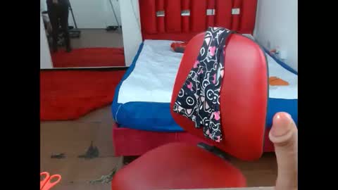 KRYSTAL THOMSON online show from November 3, 3:46 pm