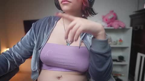 Snapshot of krystalsyxx chatting on February 18, 10:47 pm Krystal Syx online show from February 18, 10:47 pm