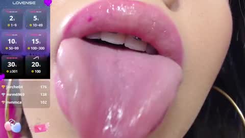 Snapshot of krysten_ritter2 chatting on February 10, 8:42 am krys online show from February 10, 8:42 am