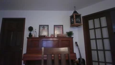 kskander19 online show from October 30, 5:35 pm