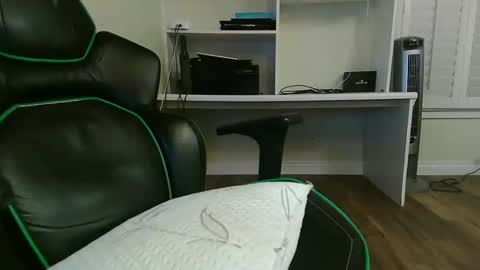 Snapshot of kt12369 chatting on February 9, 7:37 am Kevin online show from February 9, 7:37 am