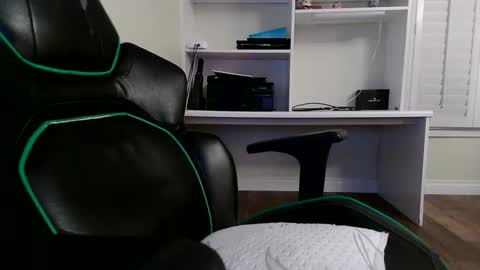 Snapshot of kt12369 chatting on January 22, 7:14 am Kevin online show from January 22, 7:14 am