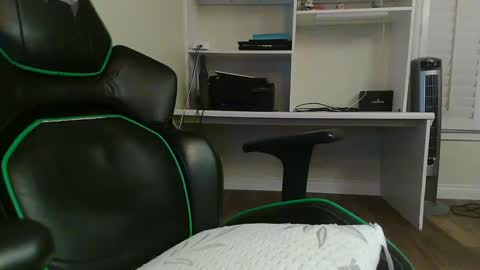 Snapshot of kt12369 chatting on February 12, 7:23 am Kevin online show from February 12, 7:23 am