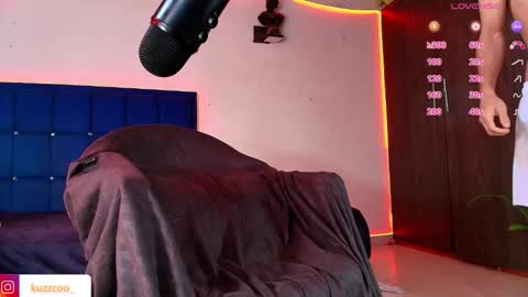 kuzzcoo online show from October 12, 8:00 pm