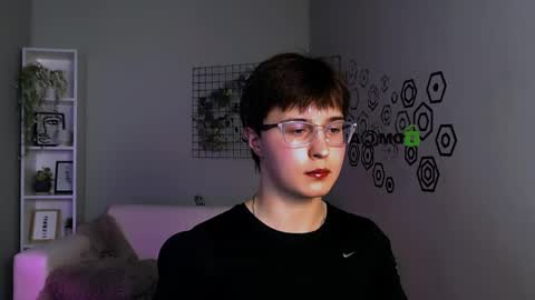 kyleberry_ online show from November 10, 2:09 pm