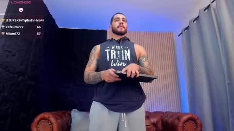 kylenorth_ online show from February 12, 12:47 am