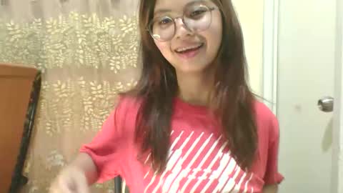 its me KYLIE online show from September 19, 1:59 pm