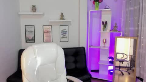 kylie online show from October 24, 2:18 pm