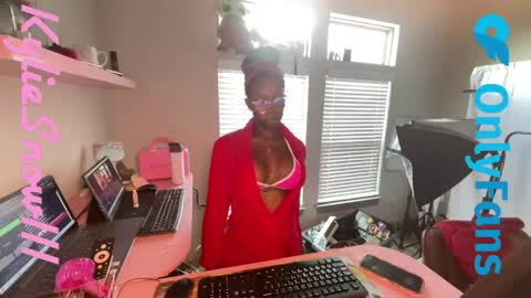 Kylie Snow online show from April 29, 5:30 pm