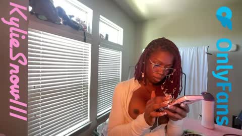 Kylie Snow online show from May 7, 4:03 pm