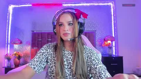 Kylie online show from December 3, 4:24 am