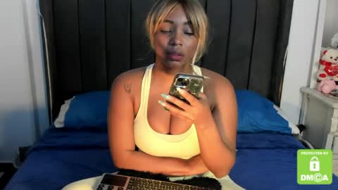 kylie white boobs online show from April 14, 7:17 pm