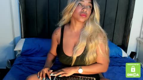 kylie white boobs online show from April 7, 10:12 pm