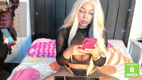 Snapshot of kyliewhiteboobs chatting on February 10, 7:49 pm kylie white boobs online show from February 10, 7:49 pm