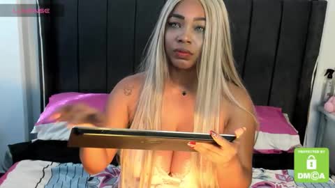 kylie white boobs online show from September 29, 8:08 pm