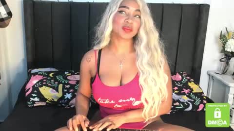 Snapshot of kyliewhiteboobs chatting on February 25, 7:27 pm kylie white boobs online show from February 25, 7:27 pm