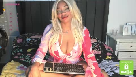 Snapshot of kyliewhiteboobs chatting on January 31, 4:27 pm kylie white boobs online show from January 31, 4:27 pm